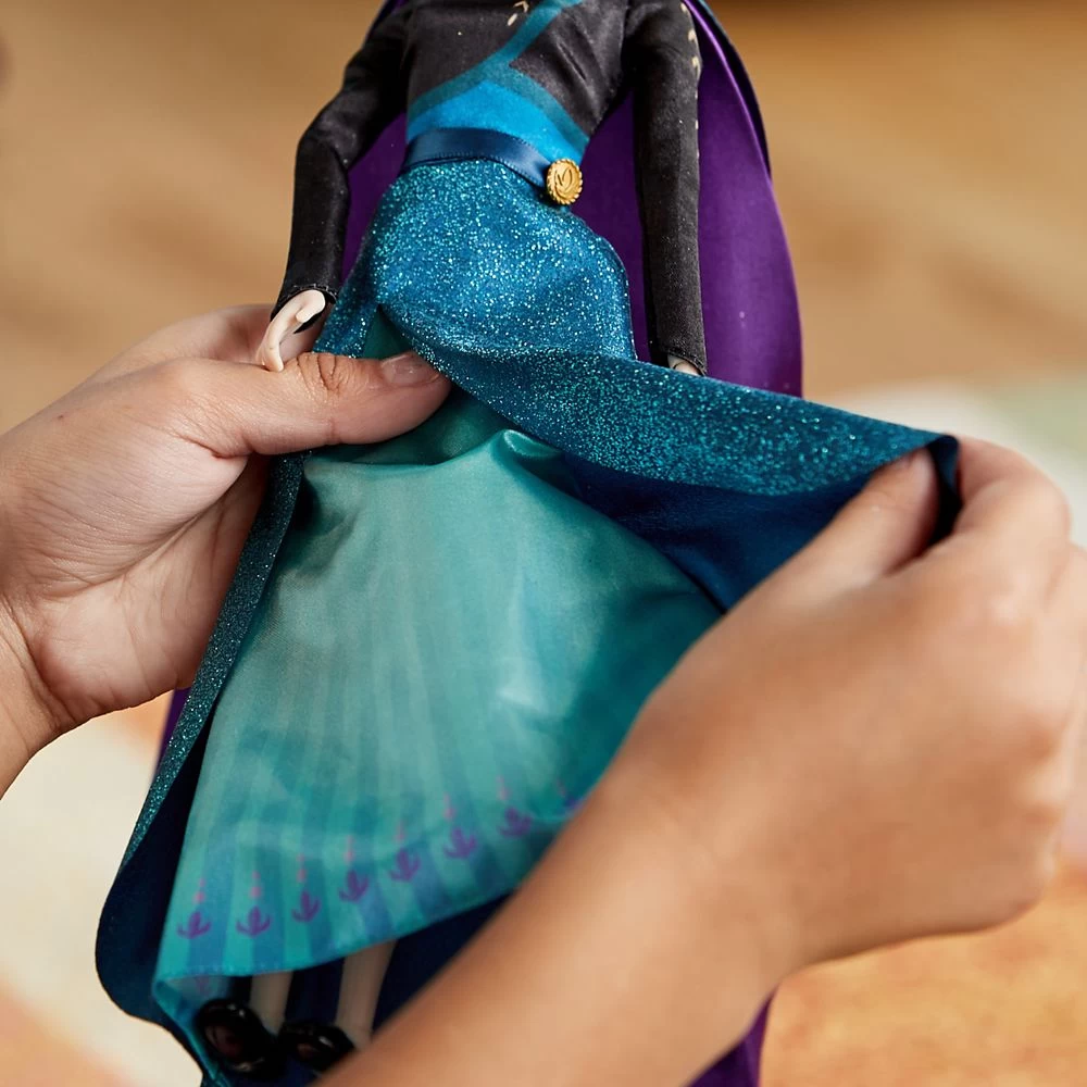 Disney Anna Classic Doll – Frozen 2 – 11 1/2'' 7 Disney Anna Classic Doll – Frozen 2 – 11 1/2'' - Image 7